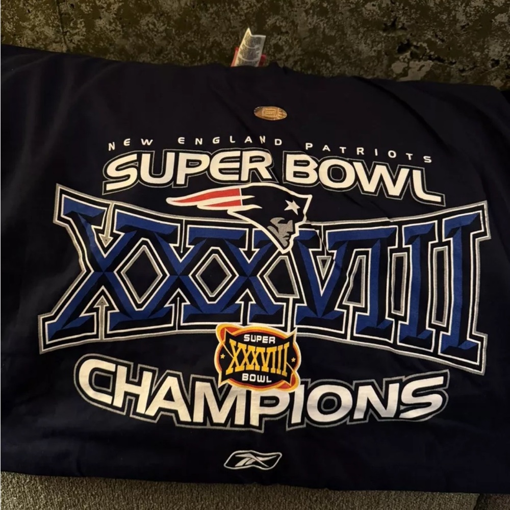 New England patriots XXXVIII Super Bowl champions large t shirt